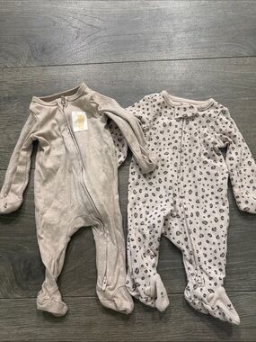 Carter's Neutral Taupe & Beige Footed One-Piece Pajama Set